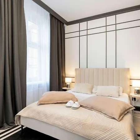Luksusowy W Gdansku Przy Motlawie I Rynku Z Biurkiem Do Pracy Zdalnej By Renters